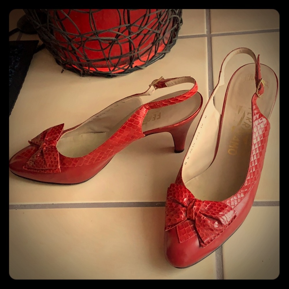 Salvatore Faragomo Pumps - sz 9 Red - Snake Skin